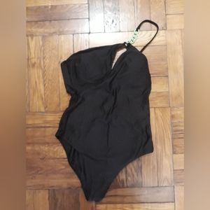 NWT Red Carter 1 Shldr 1 pc swimsuit black size Medium